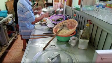 SOLO MEATBALLS & JOGJA NOODLES 'PAK BAYAN'