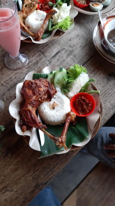 AYAM PANGGANG MBAH MO