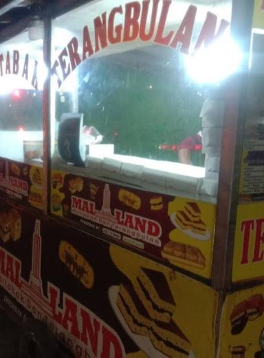 MALLAND MARTABAK DAN TERANGBULAN