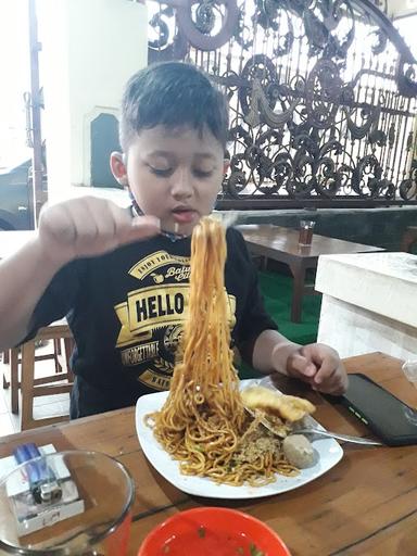 CWIE MIE LIE & BAKSO BU SOFIANA