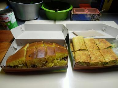 MARTABAK DAN TERANG BULAN SONETA