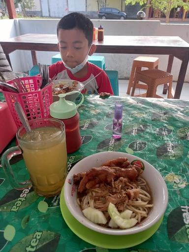 MIE AYAM CEKER & BAKSO CAK YAS