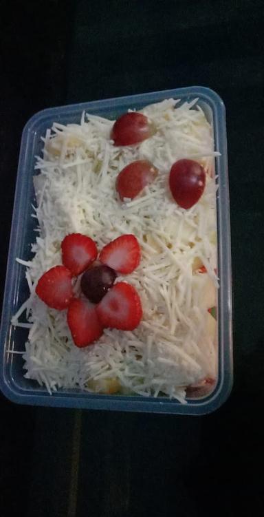 YO-LAND SALAD BUAH