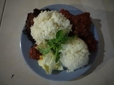 AYAM BAKAR BU WID