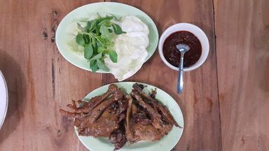 AYAM GORENG MBOK SABAR