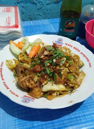 BAKMI & NASI GORENG PAK KEMAN (DEPAN MUSEUM BIOLOGI)