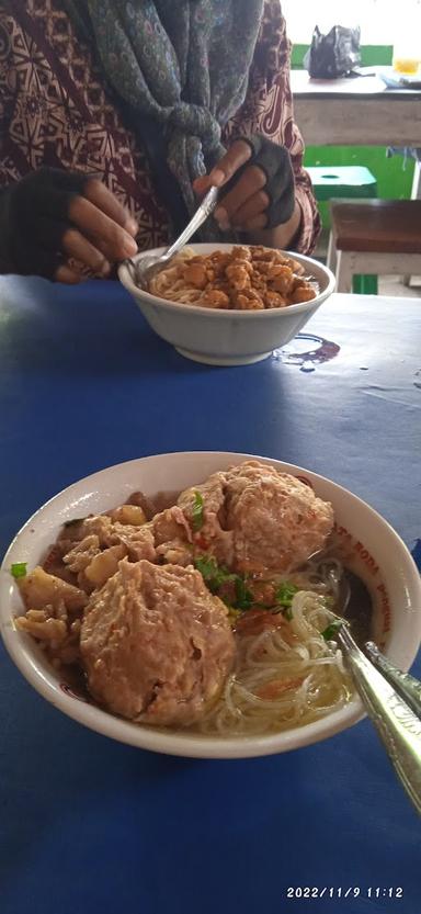 BAKSO JUMBO MANTAP TAMSIS