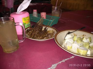 SATE AYAM DAN KAMBING MADURA CAK HASAN