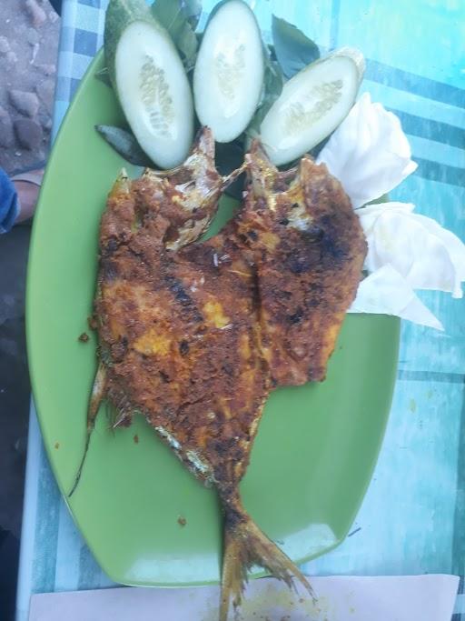 IKAN DAN AYAM BAKAR UKS