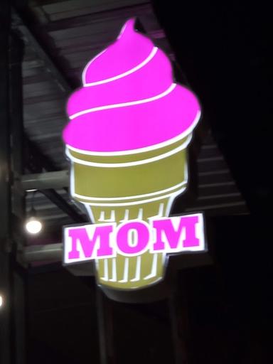 MOM ICE CREAM