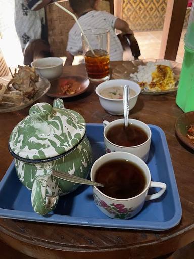 WARUNG LOMBOK IJO PINGGIR KALI