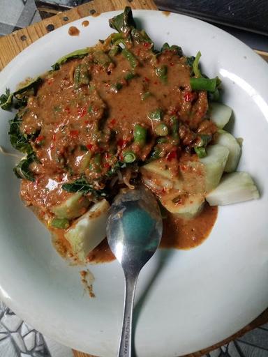 NASI PECEL MADIUN MBA RINA