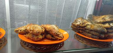 AYAM PENYET MBAK NUR