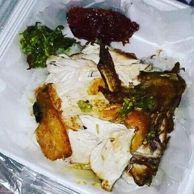 AYAM PENYET SAMBEL SETAN