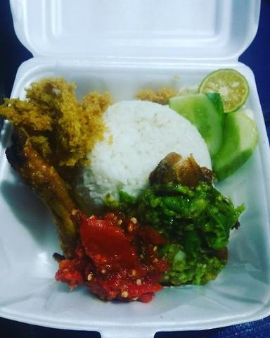 AYAM PENYET SAMBEL SETAN