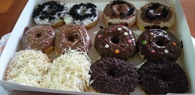 DONAT MADU