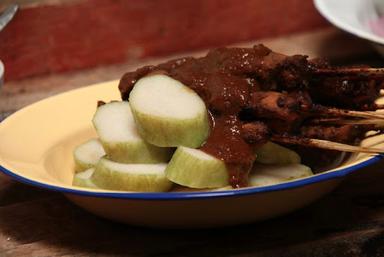 SATE DAN MIE AYAM MADURA