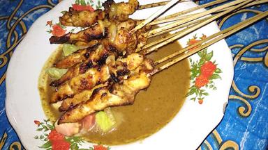 WARUNG SATE DAN GULE MAS WONDO