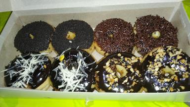 MEL'S DONUT PAMEKASAN