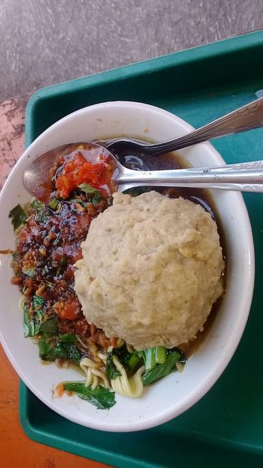 MIE AYAM BASO KADEUDEUH