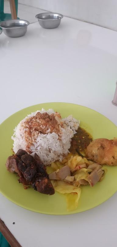 RUMAH MAKAN QUEEN MASAKAN PADANG