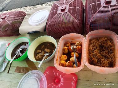 WARUNG NASI UDUK DAN WARKOP