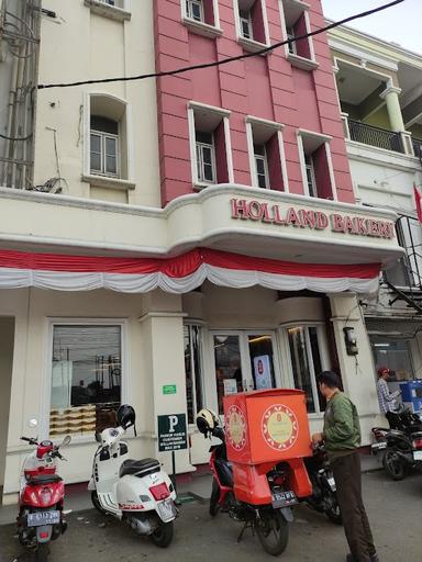 HOLLAND BAKERY PAMULANG