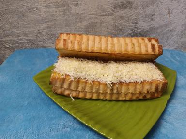 ROTI BAKAR ABANG ADEK