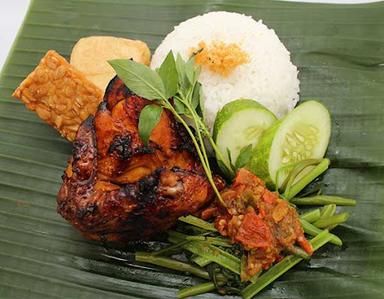 AYAM BAKAR JUARA PAMULANG