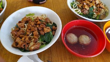 MIE AYAM TLALE GAJAH MUNGKUR