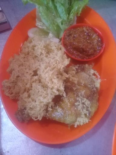 PECEL LELE LUMINTU & AYAM KREMES