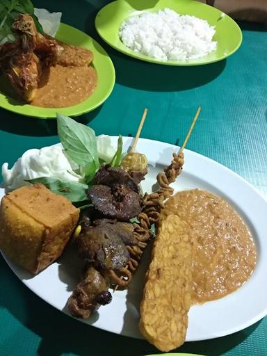 SEDAP MALAM. AYAM GORENG/BAKAR KHAS LAMONGAN