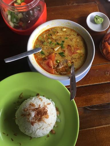 SOTO BETAWI DAN SOP IGA SAPI IBU SITI, KEDAUNG.