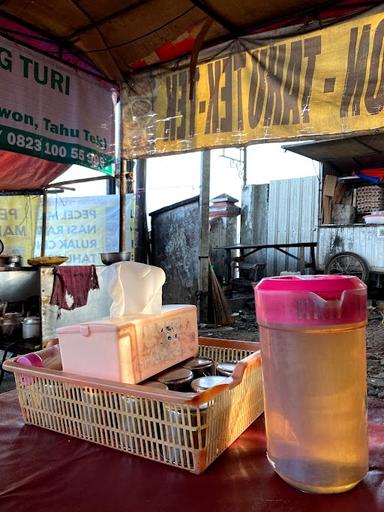 WARUNG KEMBANG TURI PECEL MADIUN LAPANGAN TERBANG PONDOK CABE