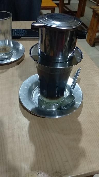 T4 MINUM KOPI LAFEGA