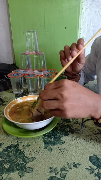 SOP KIKIL DAN COTO MAKASSAR KARUWISI