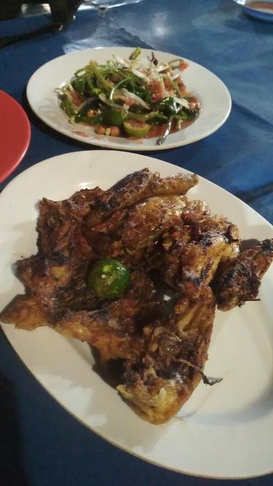 AYAM BAKAR TALIWANG (KHAS LOMBOK)