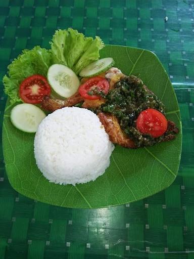 AYAM PENYET BUDE