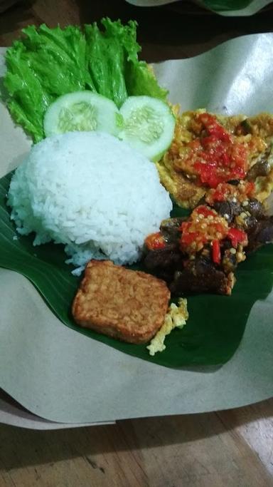 AYAM PENYET PANDANAYU