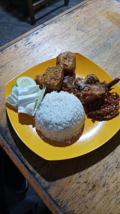 AYAM PENYET RAJA SAMBAL