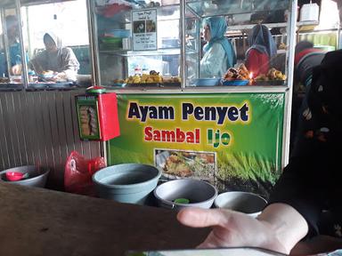 AYAM PENYET SAMBEL IJO