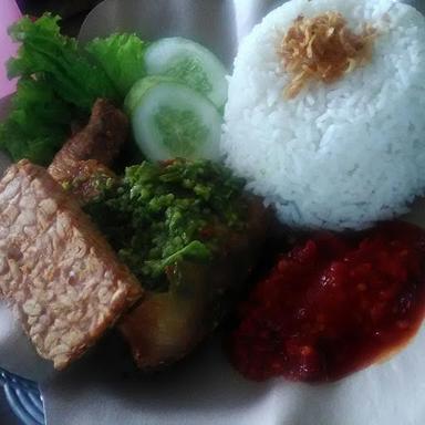 CABANG BULOG AYAM PENYET CABE IJO DAPUR KEBUMEN