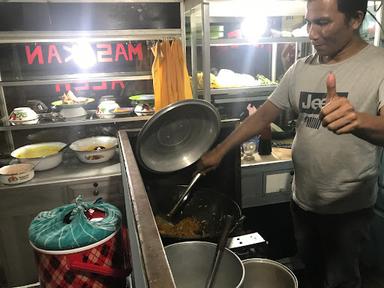 MIE ACEH & NASI GORENG WARUNG BANG ABU