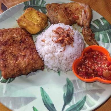 NASI UDUK NASI ULAM MPOK NJAH