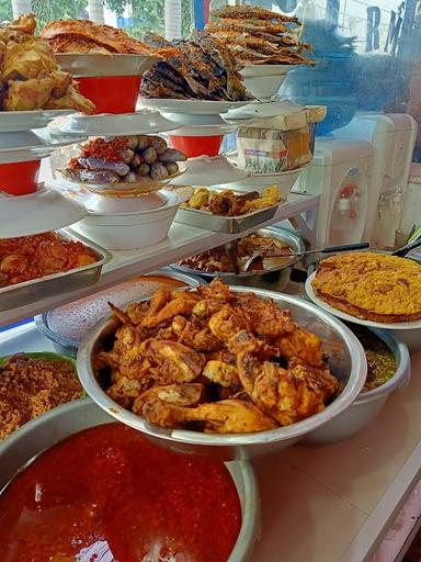 RUMAH MAKAN CAHAYA BARU MASAKAN PADANG