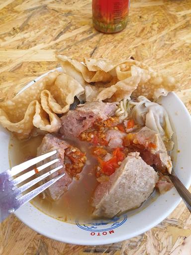 BAKSO & MIE AYAM ROSO MANUNGGAL