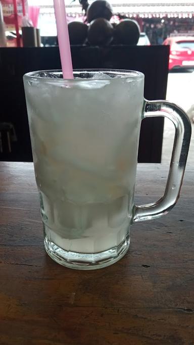 ES KELAPA PAK DE' MUJAB