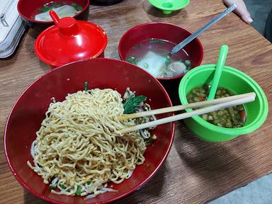 MIE ABI 77 BAKMIE AYAM BANGKA, DEPOK