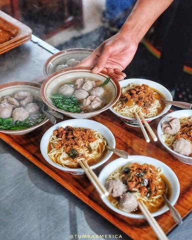 MIE AYAM DAN BAKSO KARANGANYAR