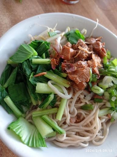 MIE AYAM GAJAH MUNGKUR